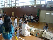 お兄さん・お姉さん達と楽しい遊びを展開!!