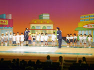 ひばり幼稚園のお友達も舞台に参加しました。