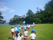 広い野原に青い海。本当に景色が綺麗なところでした。