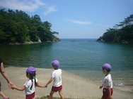 海の向こうは別の国。行ってみたいなぁ〜