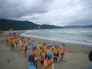 H25 10月22日 いもほり遠足に行きました!