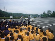 H25 10月23日 青葉中学校3年生との合同避難訓練を行いました。