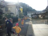 H25 12月5,9,10日 青葉中学校3年生の学生が家庭科の授業の一環として幼稚園に来ました。