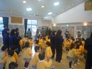 H25 12月5,9,10日 青葉中学校3年生の学生が家庭科の授業の一環として幼稚園に来ました。