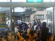 H25 12月5,9,10日 青葉中学校3年生の学生が家庭科の授業の一環として幼稚園に来ました。